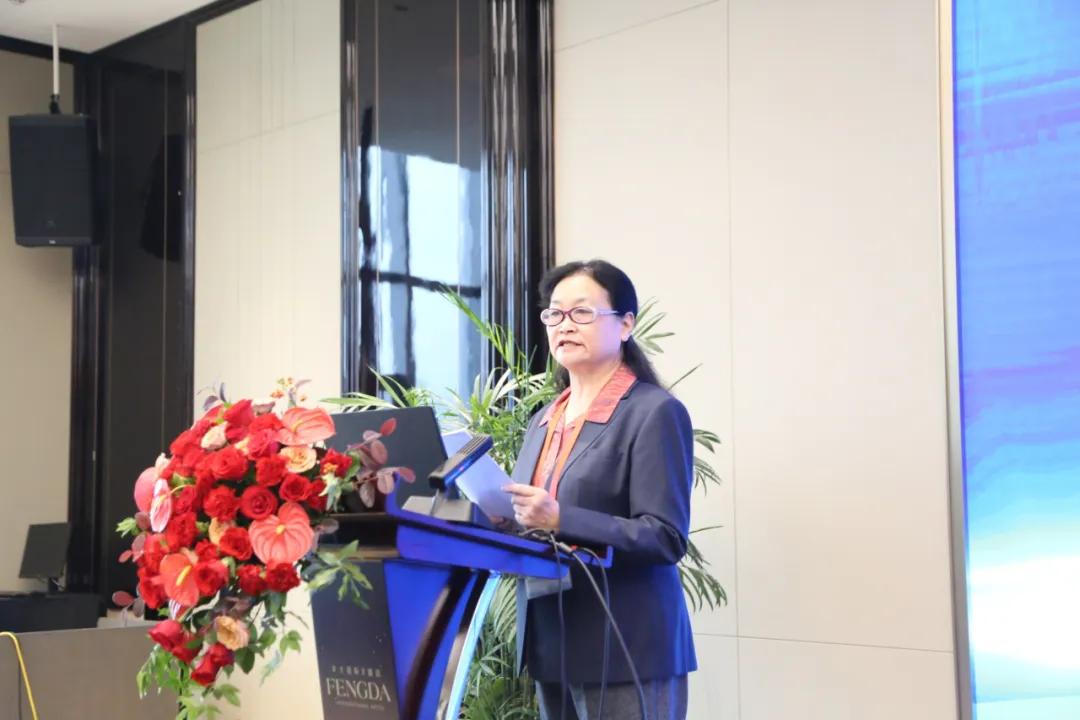 Mrs. Yao Yan, chairman of the branch, delivered an important speech